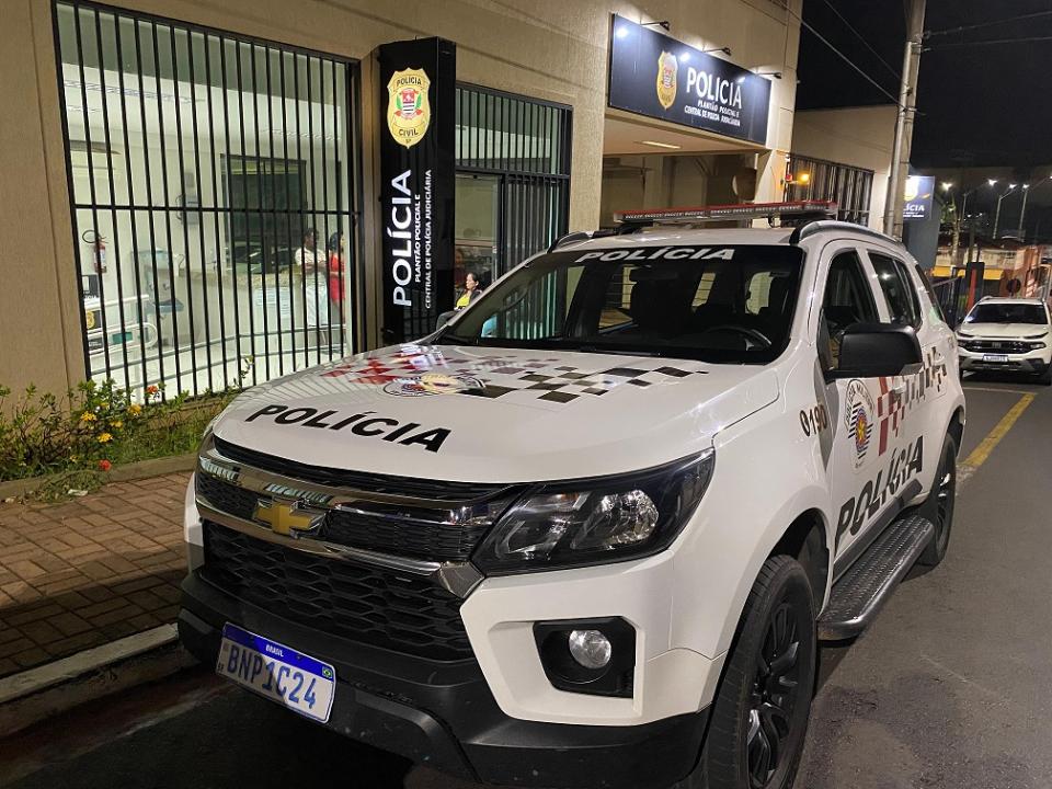 Foto 5 de 8 — Criminosos armados com faca assaltam casa no Centro de Araraquara; trio foi detido